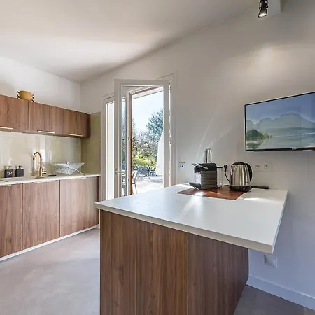 Chante Au Vent: Lakeside Retreat With Pool Holiday home *