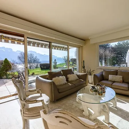 Holiday home Chante Au Vent: Lakeside Retreat With Pool