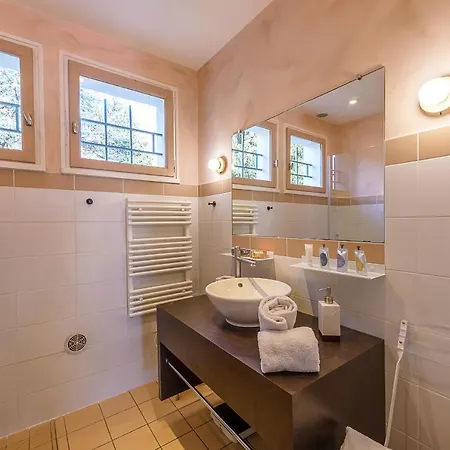 Chante Au Vent: Lakeside Retreat With Pool Holiday home Sevrier
