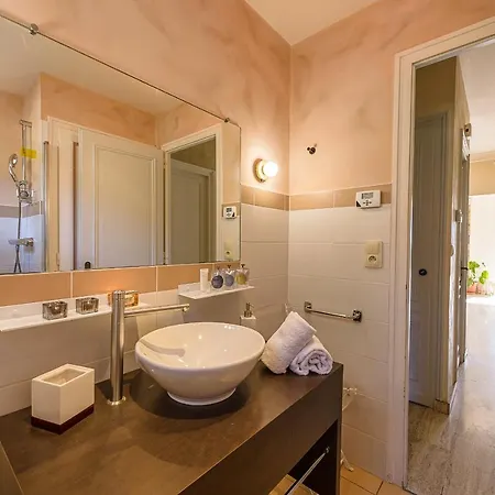 Chante Au Vent: Lakeside Retreat With Pool Holiday home Sevrier