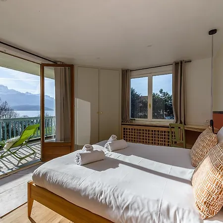 Chante Au Vent: Lakeside Retreat With Pool Holiday home Sevrier