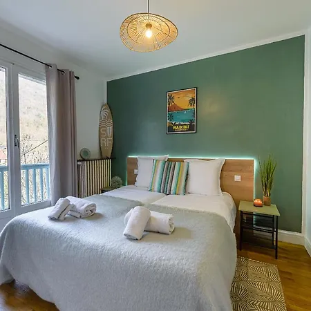 Chante Au Vent: Lakeside Retreat With Pool Sevrier