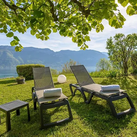 Chante Au Vent: Lakeside Retreat With Pool *